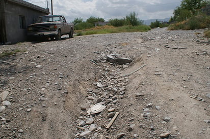 Piden pavimento  en calle Galeana