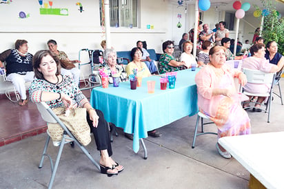 Festejan el Día del Abuelo