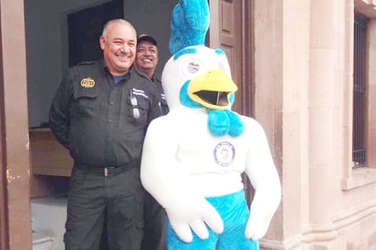 Alborota el Gallo de Acero el gallinero en Saltillo