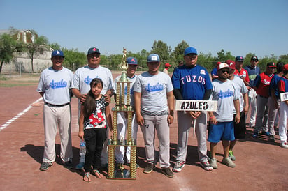 Pericos y Cachorros al liderato