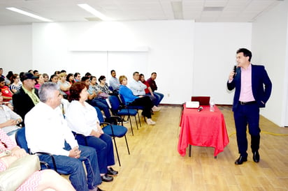 Exhorta a Emprender con Valor