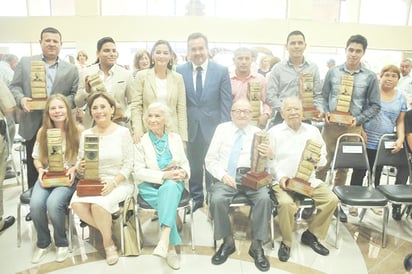 Distinguen con presea a Ciudadanos Distinguidos