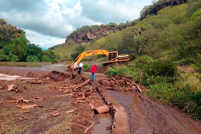 Deslave atrapa   a 10 familias