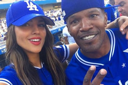 Eiza González juega junto a Jamie Foxx