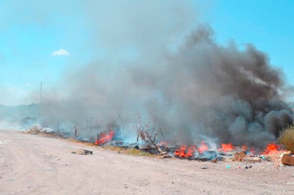 Moviliza a bomberos  incendios de maleza