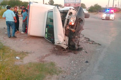 Choque-volcadura  en Colinas de Santiago