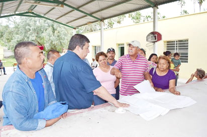 A machetazos corre  ex Alcalde a cliente