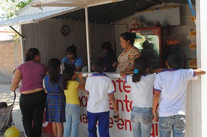 Más estrictas en prohibir ingesta de comida chatarra