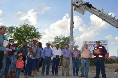 Arranca en Ejido Palo Blanco obra extensión de red eléctrica