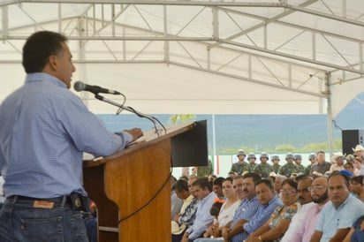 Asiste a inauguración de  base militar Amador