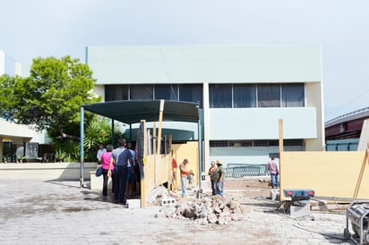 Enoja a Sindicato construcción de tienda en IMSS