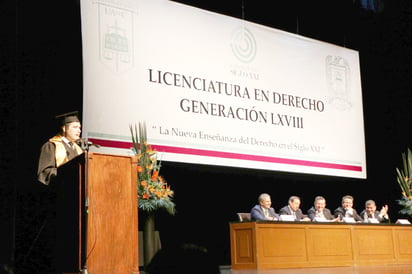 Se Gradúan Licenciados en Derecho