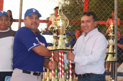 Premian a lo mejor del softbol rielero