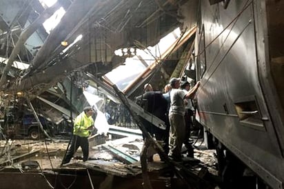 Choca tren de pasajeros en estación de Nueva Jersey