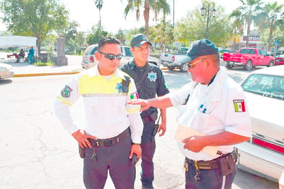 Fuerte despliegue  para infraccionar  a Regidor Chema