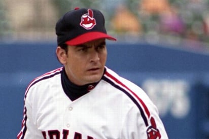 Charlie Sheen no  tirará primera bola