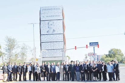 Conmemoran Natalicio de Madero en su monumento