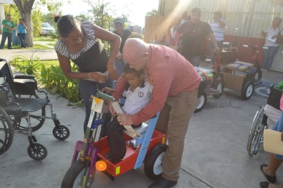 Hacen entrega  de carritos PET