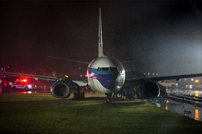 Sale de pista avión de Mike Pence