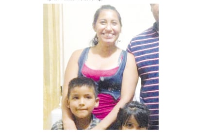 Desaparece madre con sus dos hijos