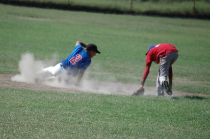 Pericos le Ganan a Rojos