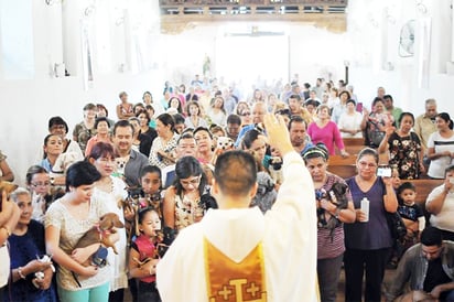 Ofrecen misa  de bendición  de los animales