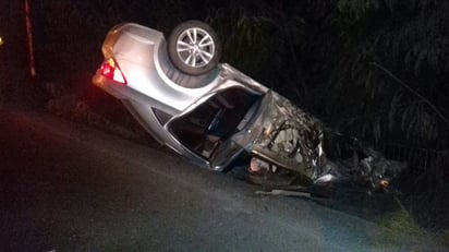 El conductor resultó lesionado y fue auxiliado por la Cruz Roja.