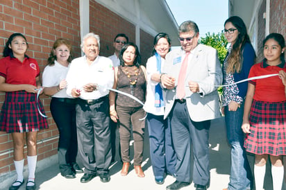 Entregan Rotarios planta  purificadora a primaria