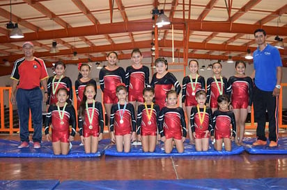 Destacan Pequeñas Gimnastas