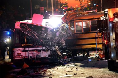 Mueren 6 en choque   de autobuses