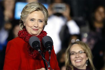 Lidera Hillary por 3 puntos