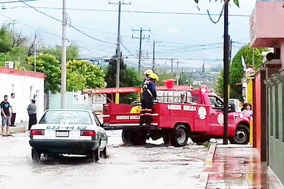 Desalojan a 25 familias