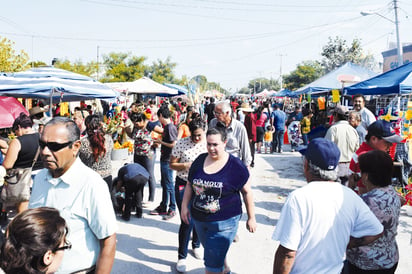 Convierten Día de Muertos en Tianguis