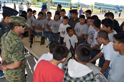 Abren a familias el 105 Batallón