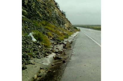 Se deslava cerro por  lluvias en Nadadores