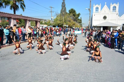 Deleita DIF con Desfile Navideño