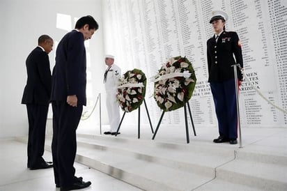 Homenajean Abe y Obama  a muertos en Pearl Harbor