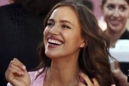 Irina Shayk se pasea con anillo de compromiso