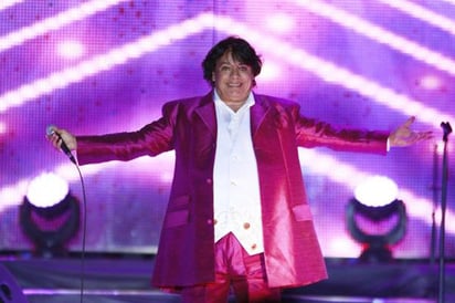 Recuerdan a Juan Gabriel ante Guadalupana en París