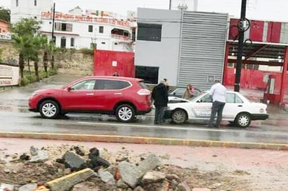 Zanja provoca leve accidente