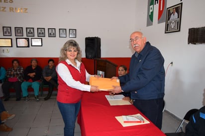 Complementa Gladys  pre registro en el PRI