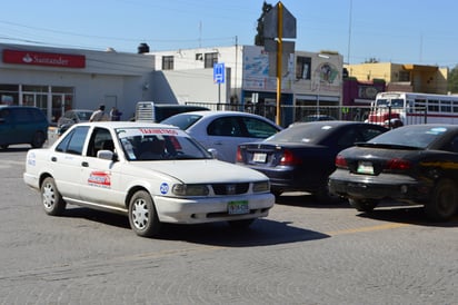 Aumentar tarifa de taxi sin autorización es ilegal