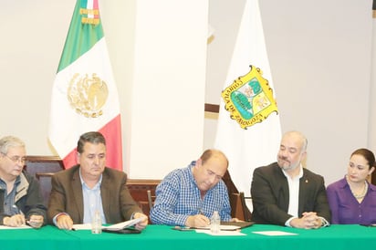 Firman histórico acuerdo estado, empresarios y alcaldes