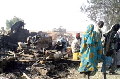 Más de 100 muertos por bombardeo a campo de refugiados