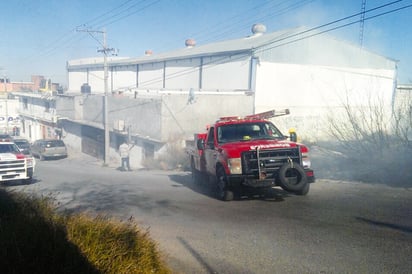 Ponen adolescentes en jaque a bomberos