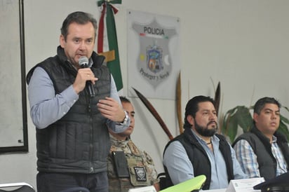 Equipan a Policías y les festejan su día