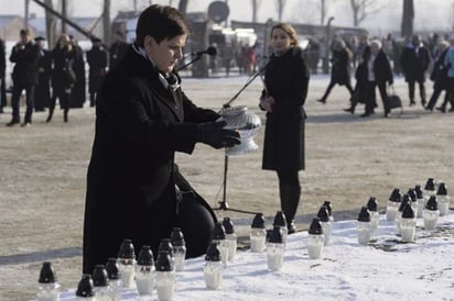 Rinden homenaje a  víctimas de Auschwitz