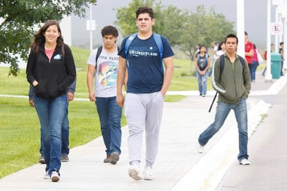 Se integran a la UA de C más de 2 mil estudiantes