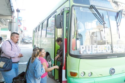 Cuestionan aumento a transporte