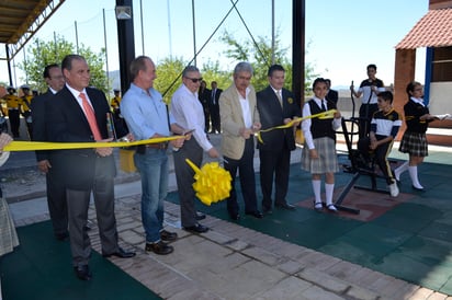 Inauguran en el ICC canchas deportivas y ampliación de edificio